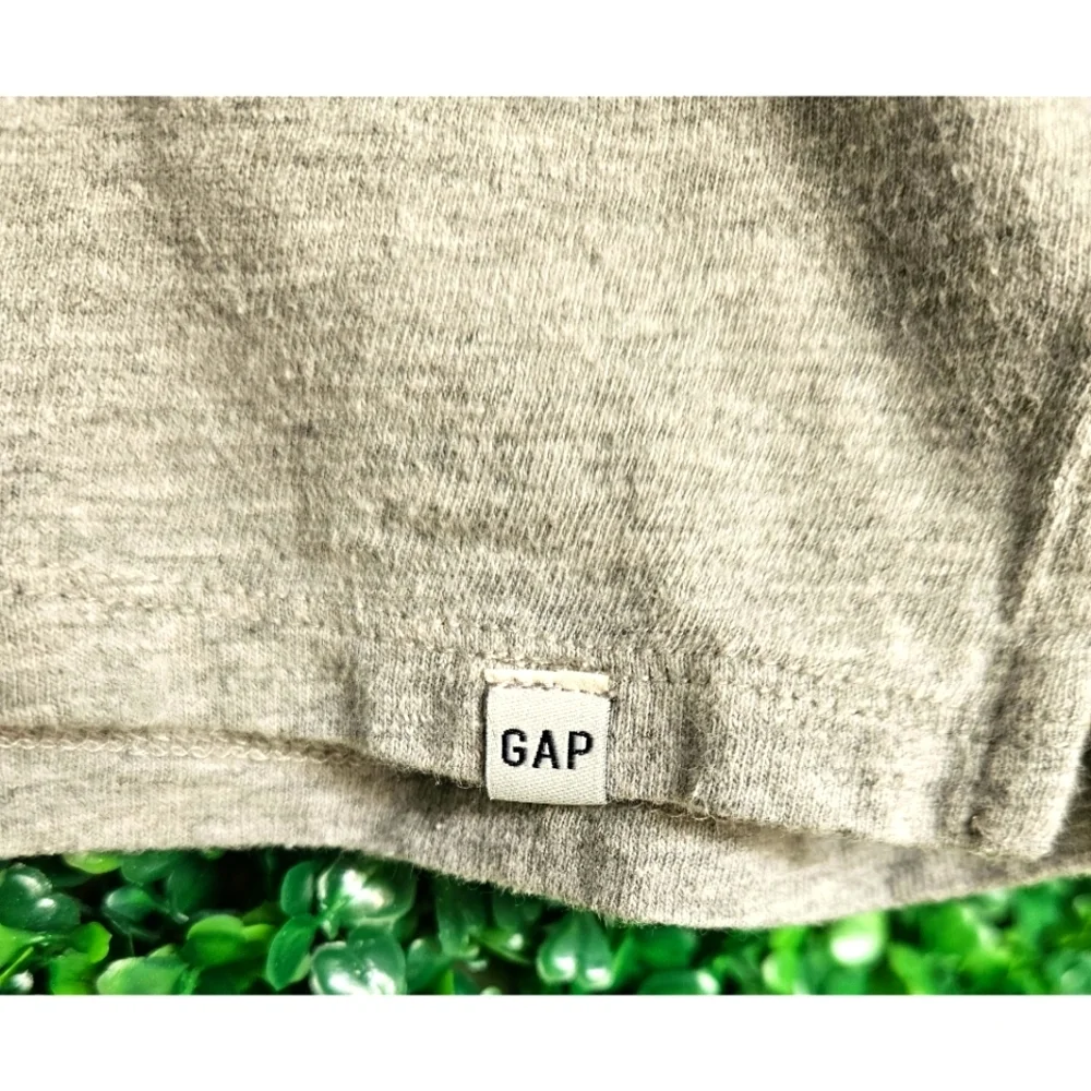 FREE WHEN ADDED TO BUNDLE - Gap Girls hooded t-shirt